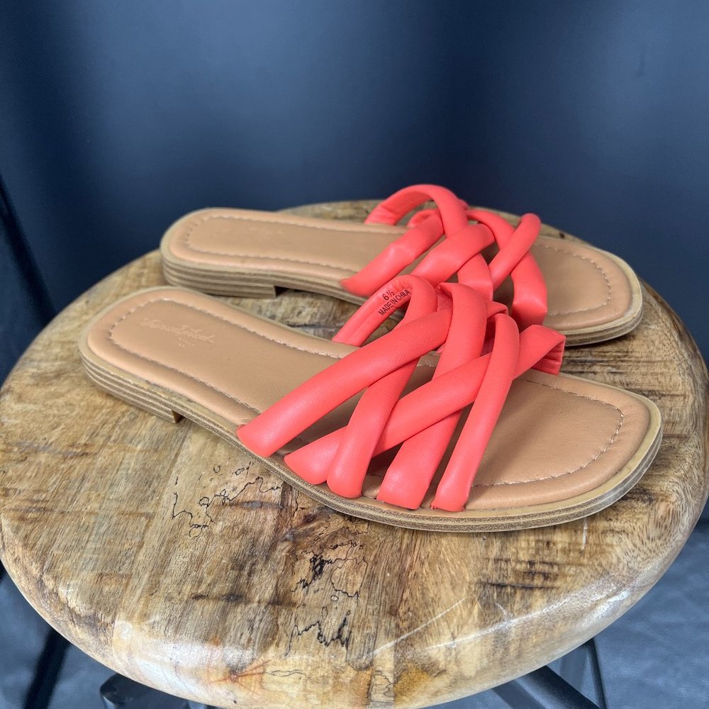 universal threads flip-flops - Picture 1 of 6